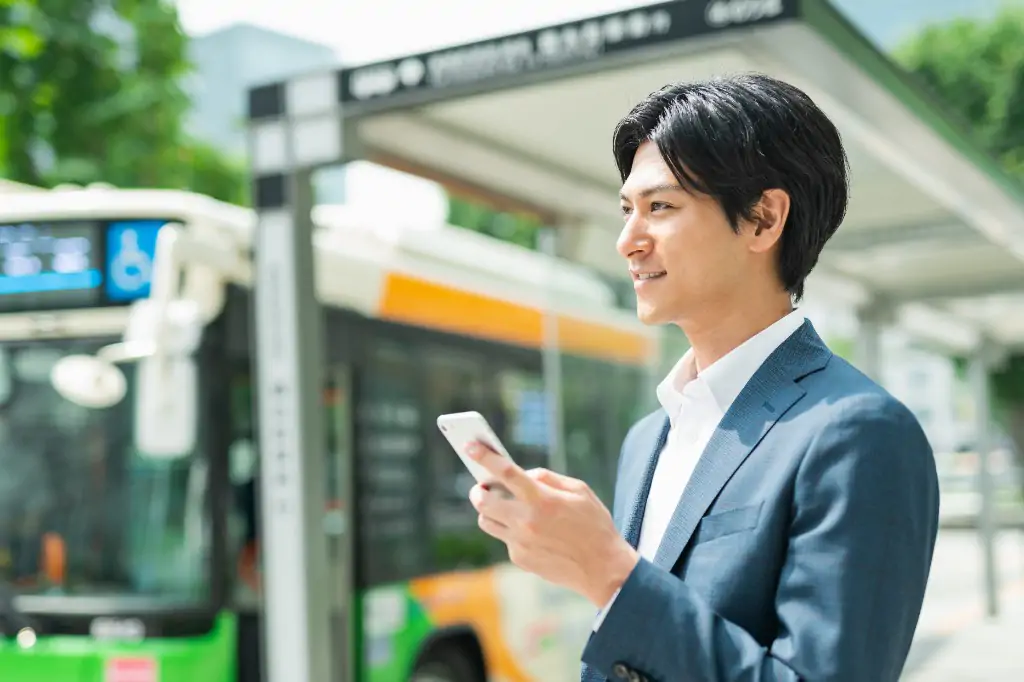 バスなど公共交通機関でお越しのイメージ